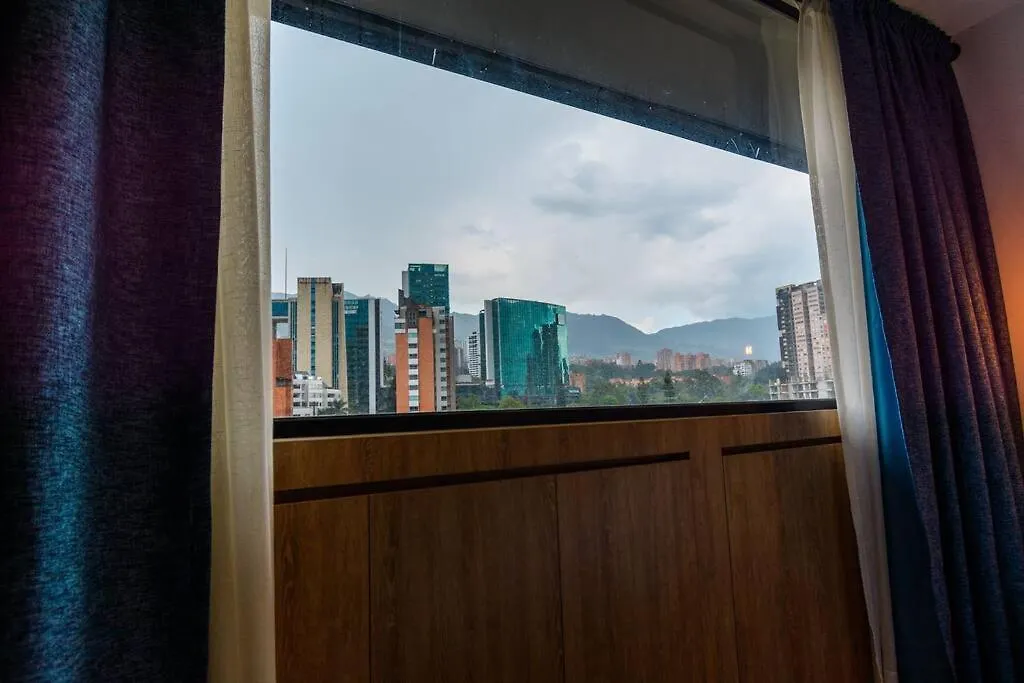 Luxury Suite in El Poblado Co-Work, Gym, Fast WiFi Medellín Apartamento