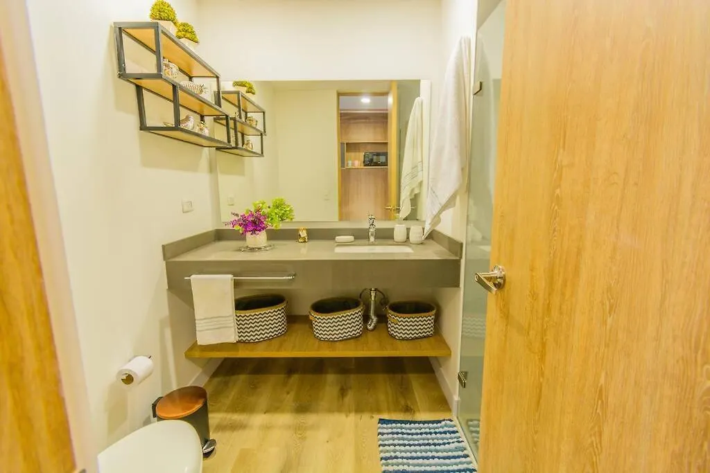 Luxury Suite in El Poblado Co-Work, Gym, Fast WiFi Medellín