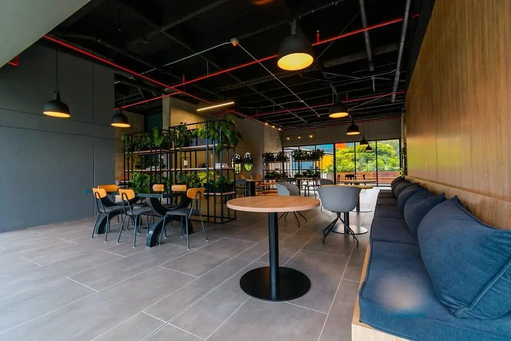 Luxury Suite in El Poblado Co-Work, Gym, Fast WiFi Medellín Colombia
