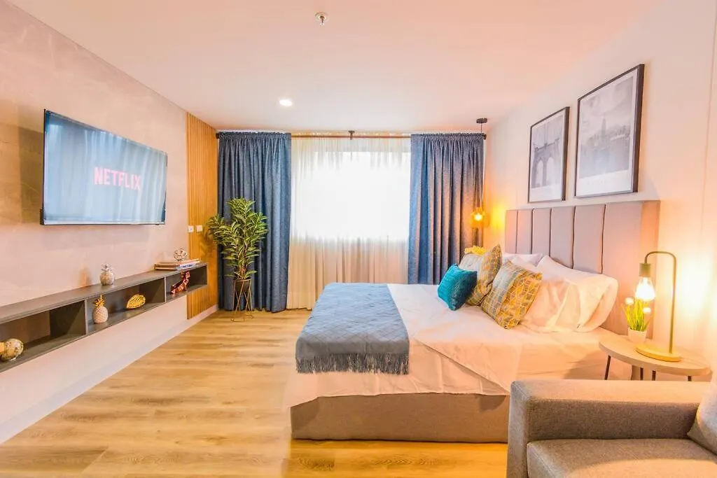Luxury Suite in El Poblado Co-Work, Gym, Fast WiFi Medellín