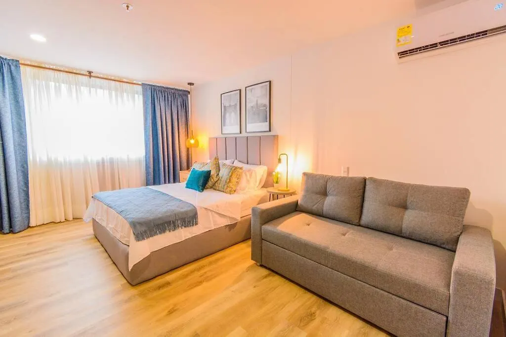 Luxury Suite in El Poblado Co-Work, Gym, Fast WiFi Medellín