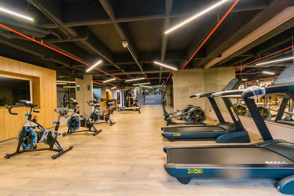Luxury Suite in El Poblado Co-Work, Gym, Fast WiFi Medellín